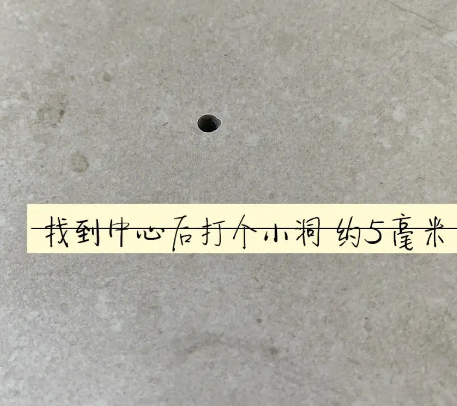 江岸瓷砖空鼓维修公司专业解答在瓷砖铺贴过程中，如果砂料搅拌不均匀，将会带来以下问题